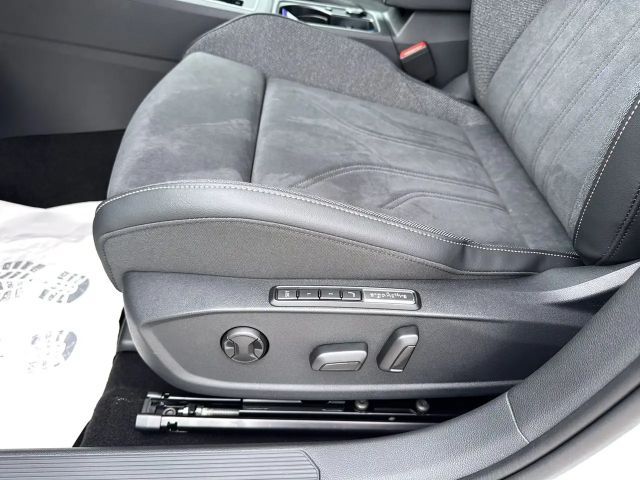 Volkswagen Golf Business DSG Variant