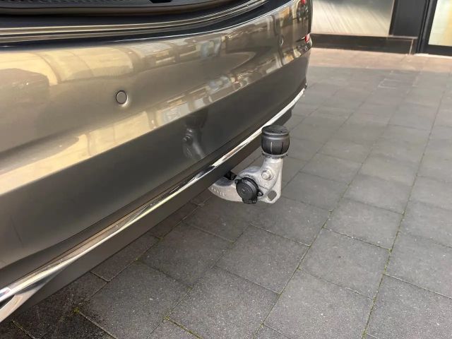 Mercedes-Benz C 200 Sedan