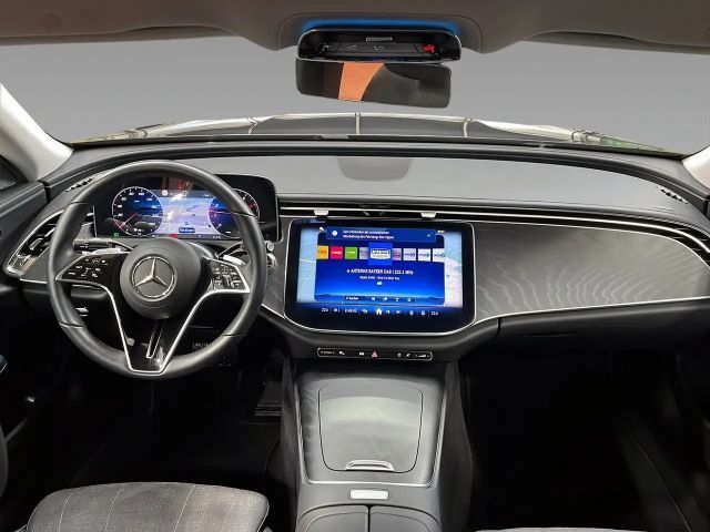 Mercedes-Benz E 200 AVANTGARDE Sedan