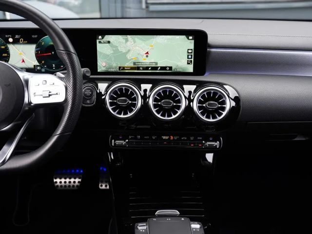 Mercedes-Benz A 220 A 220 d AMG Line