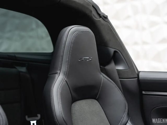 Porsche 992 4 Cabrio GTS Targa