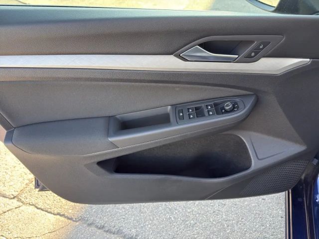 Volkswagen Golf Life Variant