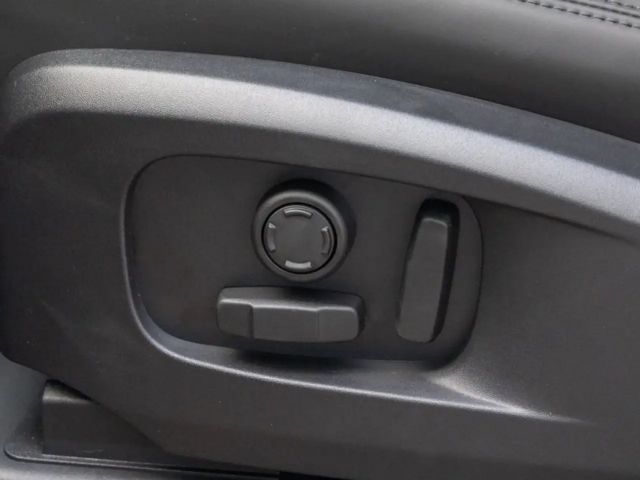 Land Rover Defender 110 D200 Dynamic SE