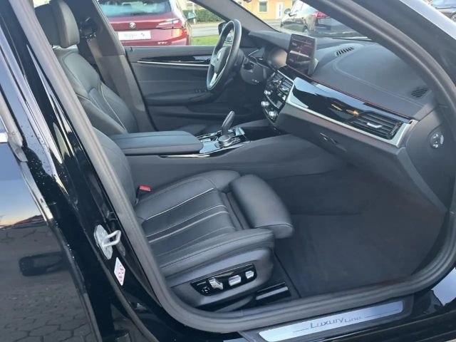 BMW 520 520d Luxury Line Touring xDrive