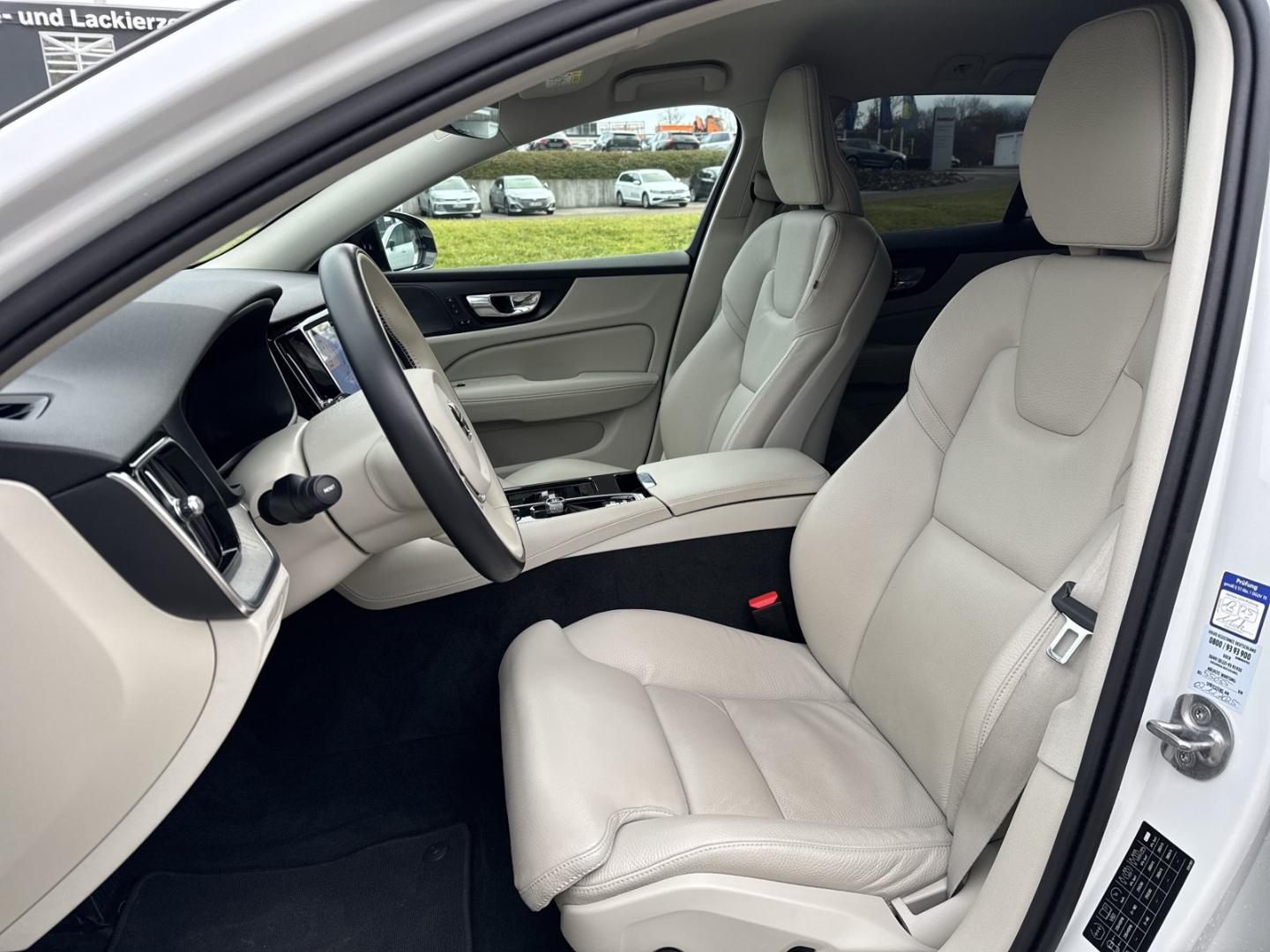 Volvo V60 AWD Dark Hybrid Plus Recharge