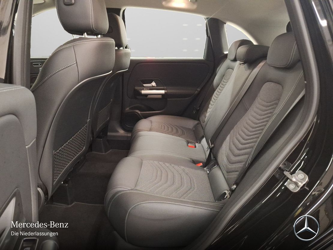 Mercedes-Benz B 220 4MATIC Sedan