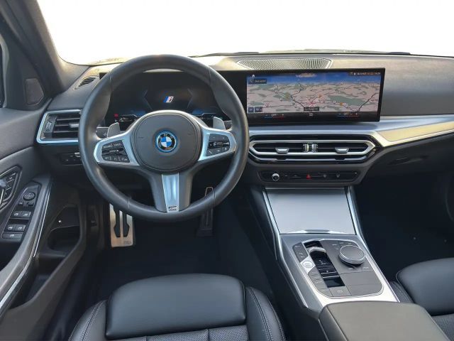 BMW 330 330e M-Sport Sedan xDrive