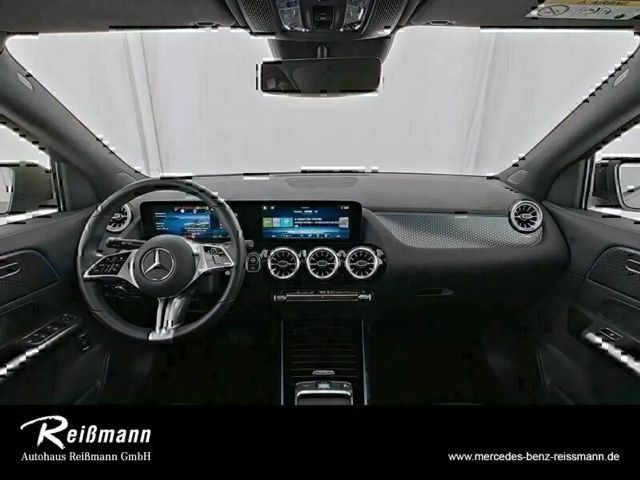 Mercedes-Benz GLA 180 Night, LED , Hands free, Panorama, AHK