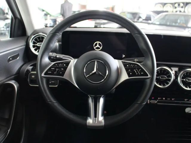 Mercedes-Benz A 200 Progressive