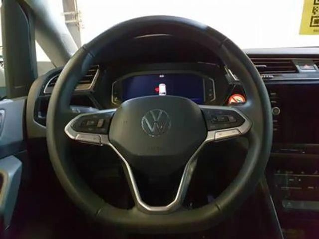 Volkswagen Touran 1.5 TSI DSG R-Line