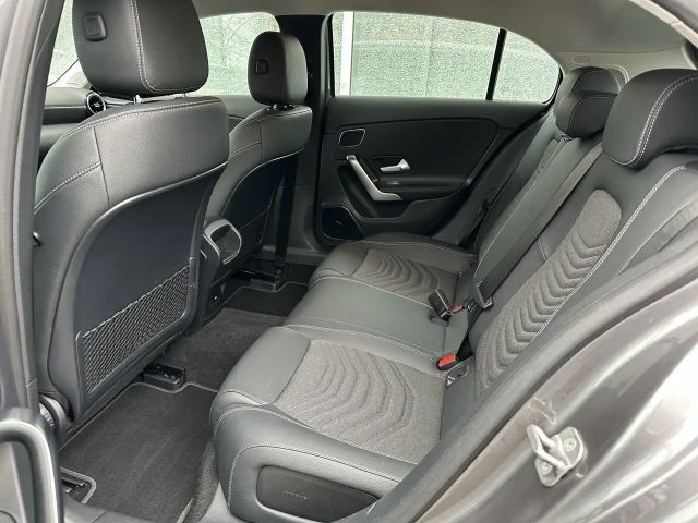 Mercedes-Benz A 180 A 180 Kompakt LED*CAM*MBUX*BURMESTER*TOTWINKEL