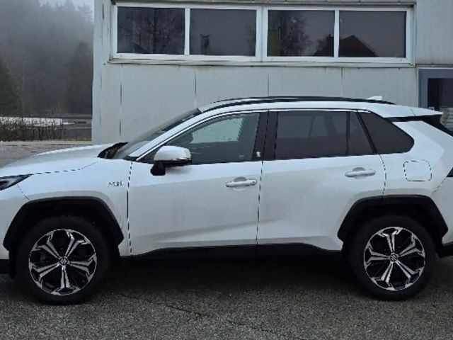 Suzuki Across E-Four Flash