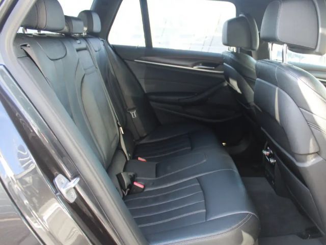 BMW 520 520d M-Sport Touring
