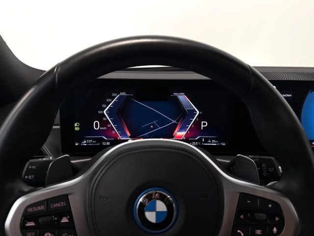 BMW 330 330e M-Sport xDrive