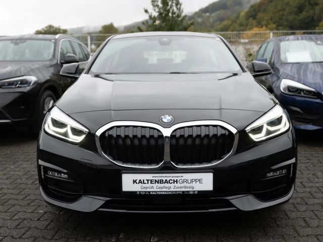 BMW 118 118i Sedan Sport Line