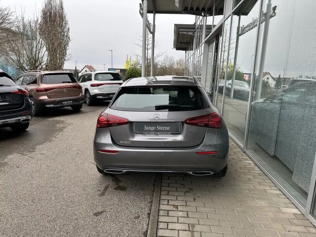 Mercedes-Benz A 180 A 180 Kompakt LED*CAM*MBUX*BURMESTER*TOTWINKEL