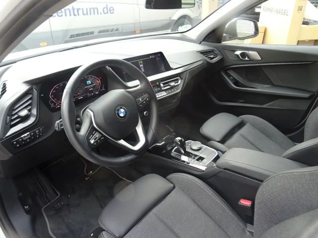 BMW 118 118i Sedan Sport Line