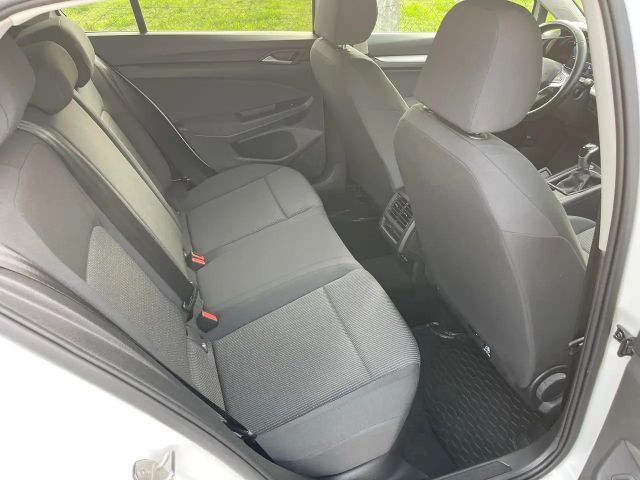 Volkswagen Golf Basis Benzin *WERKSGARANTIE *APPLE CAR *SZH