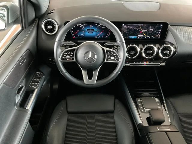 Mercedes-Benz B 180 B 180 KAMERA/SPUR/NAVI/GRA/PARKTRONIC