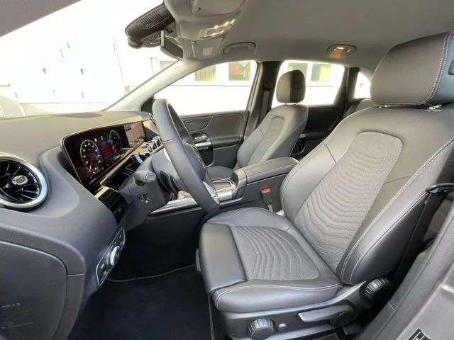 Mercedes-Benz B 180 Sedan