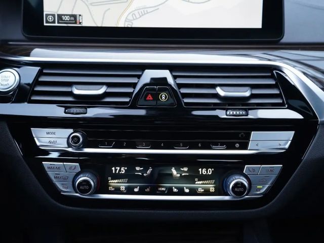 BMW 540 540i Luxury Line Sedan xDrive