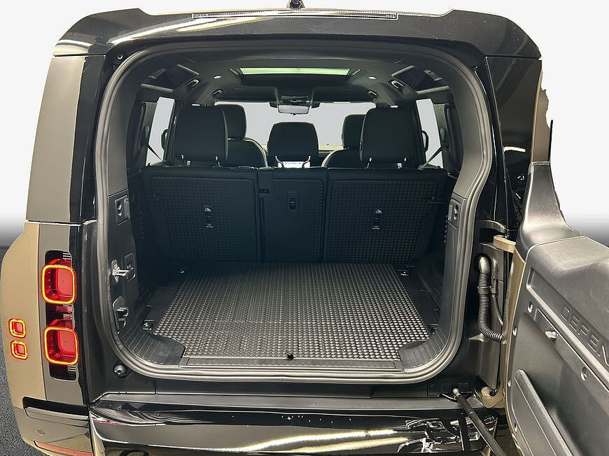 Land Rover Defender 110 Dynamic SE