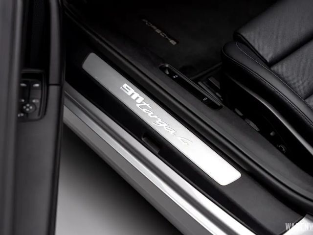 Porsche 992 4 Cabrio Targa