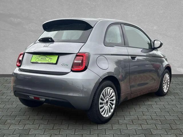 Fiat 500e Action