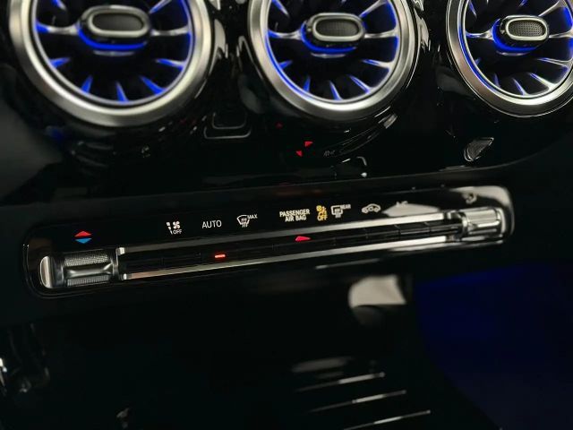 Mercedes-Benz CLA 200 AMG Line Sedan