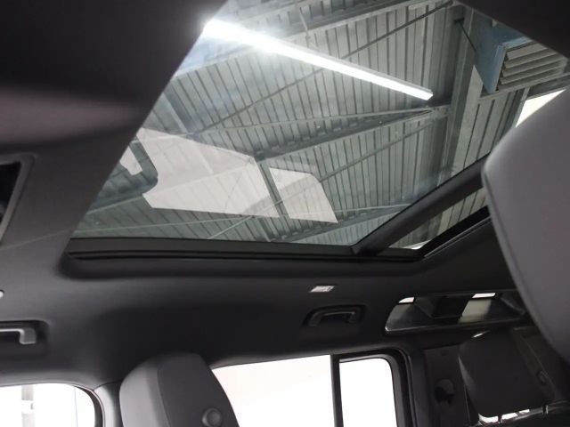 Land Rover Defender 110 D300 Dynamic SE