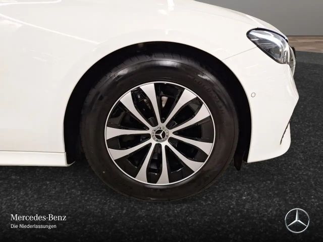 Mercedes-Benz E 200 AVANTGARDE Sedan