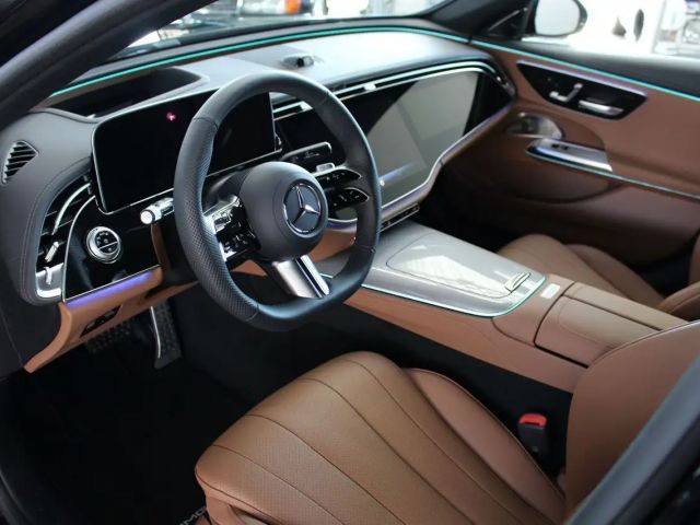 Mercedes-Benz E 200 AMG Line Sedan