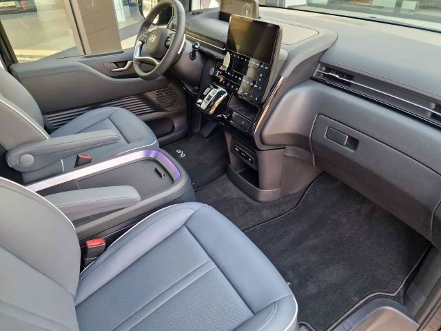 Hyundai Staria Signature