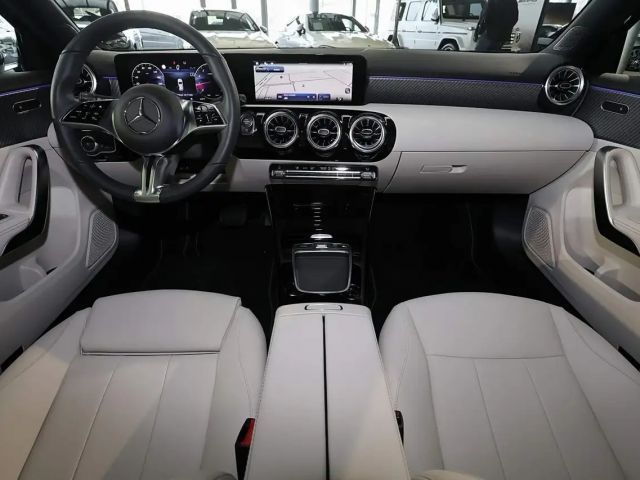 Mercedes-Benz A 180 PANO+KEYLESS+TOTWINKEL+LED+18"+LEDER BEIGE