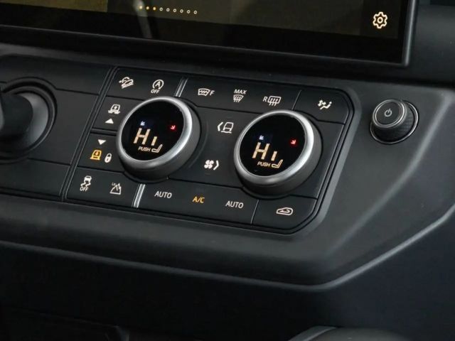 Land Rover Defender 110 Dynamic SE