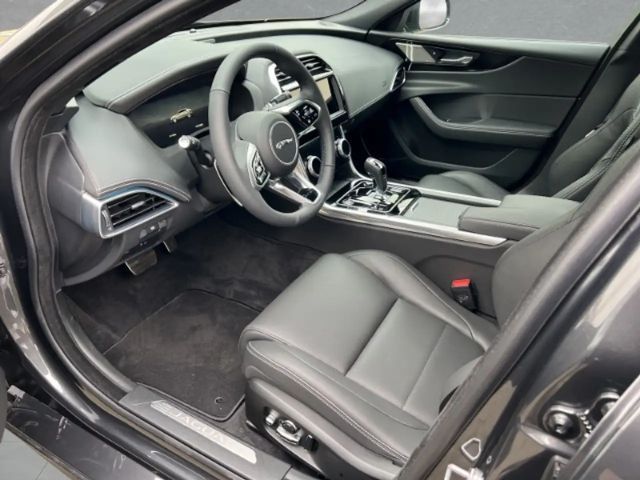 Jaguar XE D200 HSE R-Dynamic