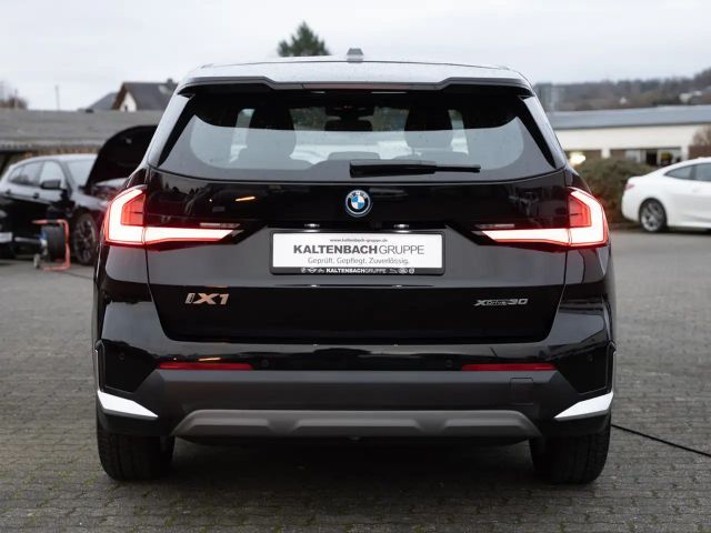 BMW X1 xDrive30 AHK LED NAVI KAMERA SHZ PDC KEYLESS