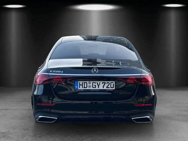 Mercedes-Benz E 220 AMG Line E 220 d Sedan