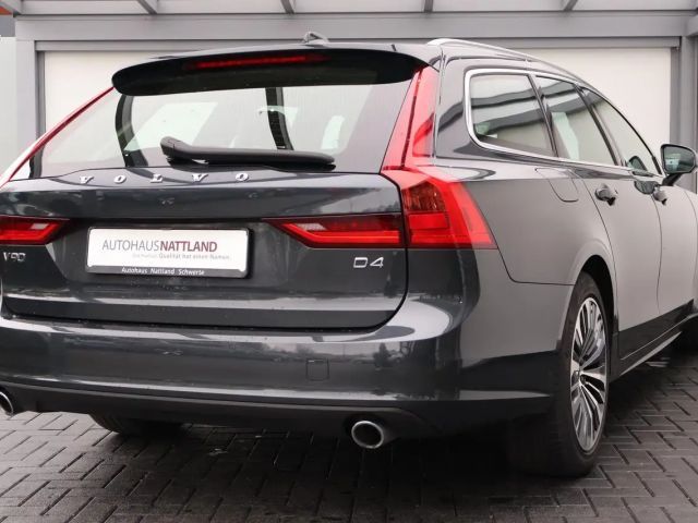 Volvo V90 Momentum