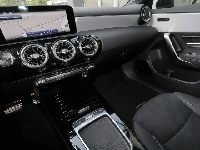 Mercedes-Benz A 180 AMG Line