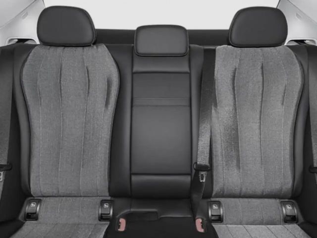 Mercedes-Benz E 200 Sedan