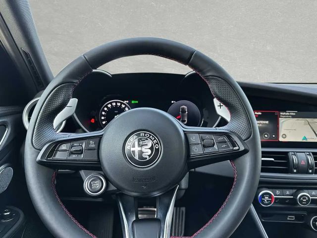 Alfa Romeo Giulia AT8 Q4 Turbo