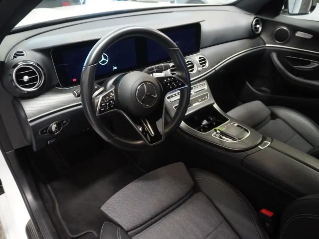 Mercedes-Benz E 200 E 200 d