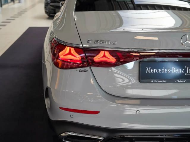 Mercedes-Benz E 220 AMG Line E 220 d Sedan
