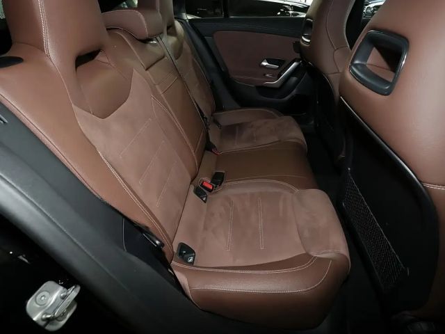 Mercedes-Benz CLA 180 AMG Line