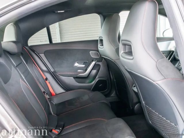 Mercedes-Benz CLA 350 4MATIC AMG Line