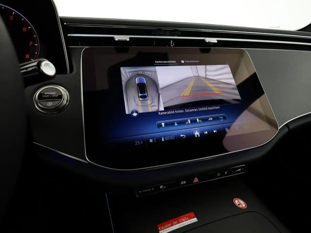 Mercedes-Benz E 200 Sedan