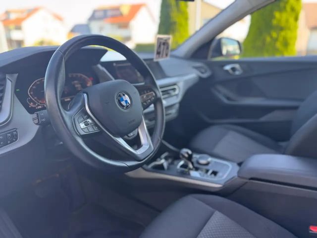 BMW 120 120i Sedan