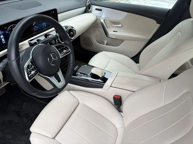 Mercedes-Benz CLA 180 Sedan