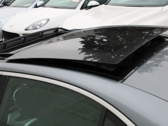 Mercedes-Benz C 200 AMG Line Sedan